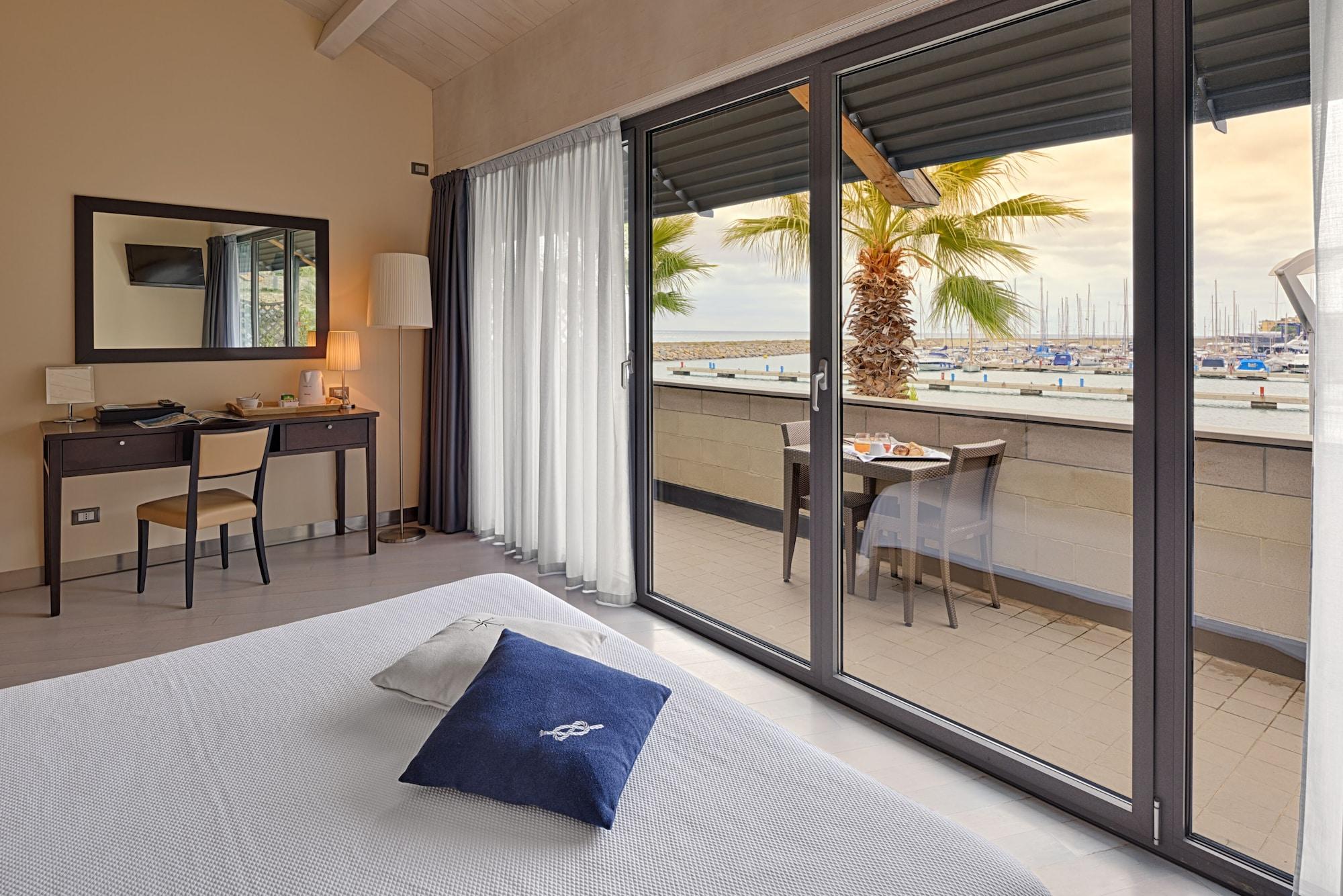 Hotel Riviera Dei Fiori San Lorenzo al Mare Eksteriør billede