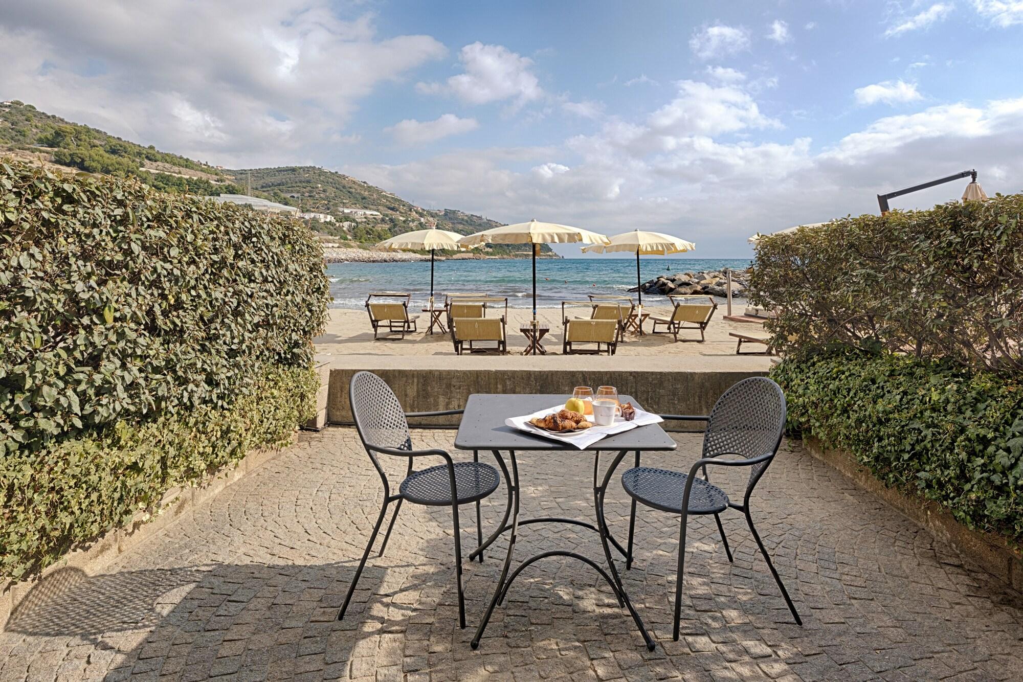 Hotel Riviera Dei Fiori San Lorenzo al Mare Eksteriør billede