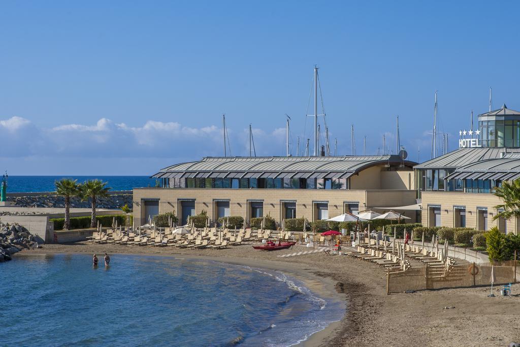Hotel Riviera Dei Fiori San Lorenzo al Mare Eksteriør billede