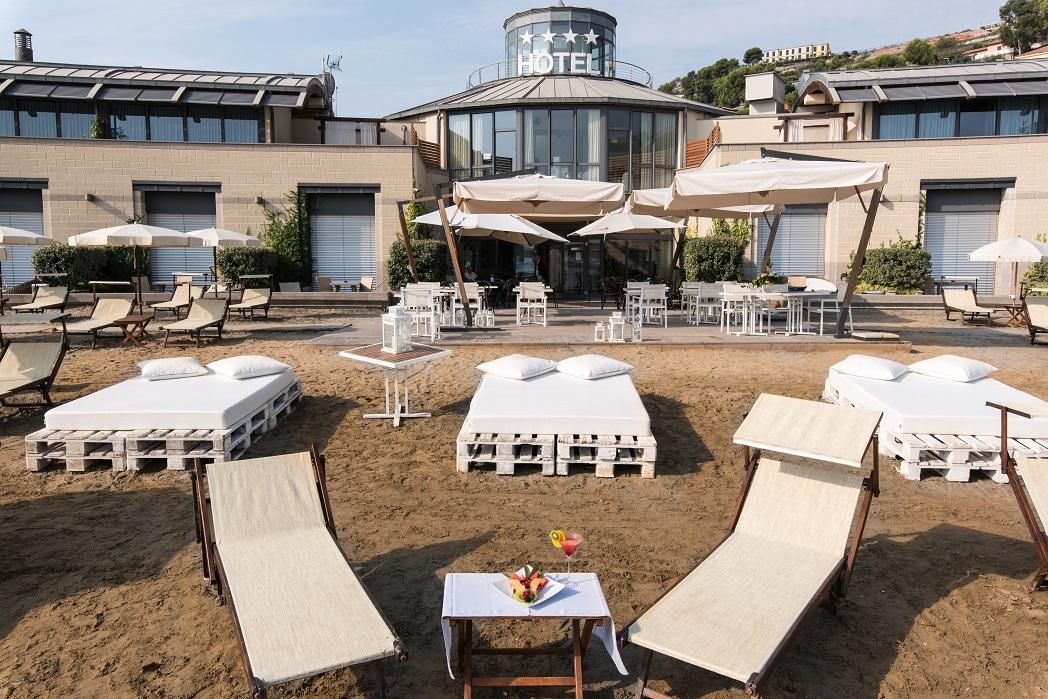 Hotel Riviera Dei Fiori San Lorenzo al Mare Eksteriør billede