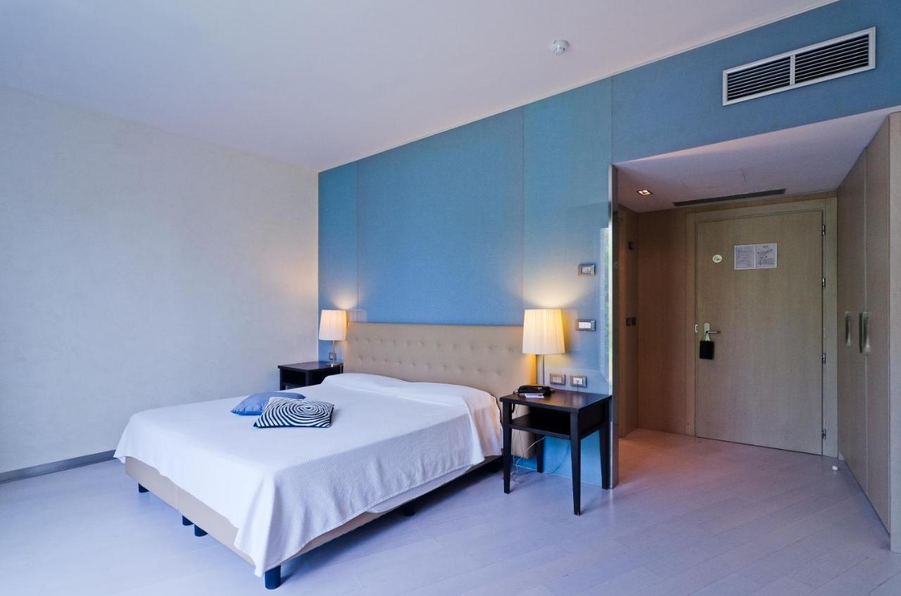 Hotel Riviera Dei Fiori San Lorenzo al Mare Eksteriør billede