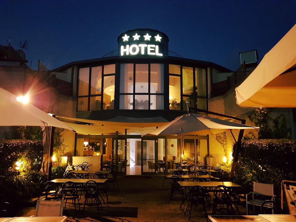 Hotel Riviera Dei Fiori San Lorenzo al Mare Eksteriør billede