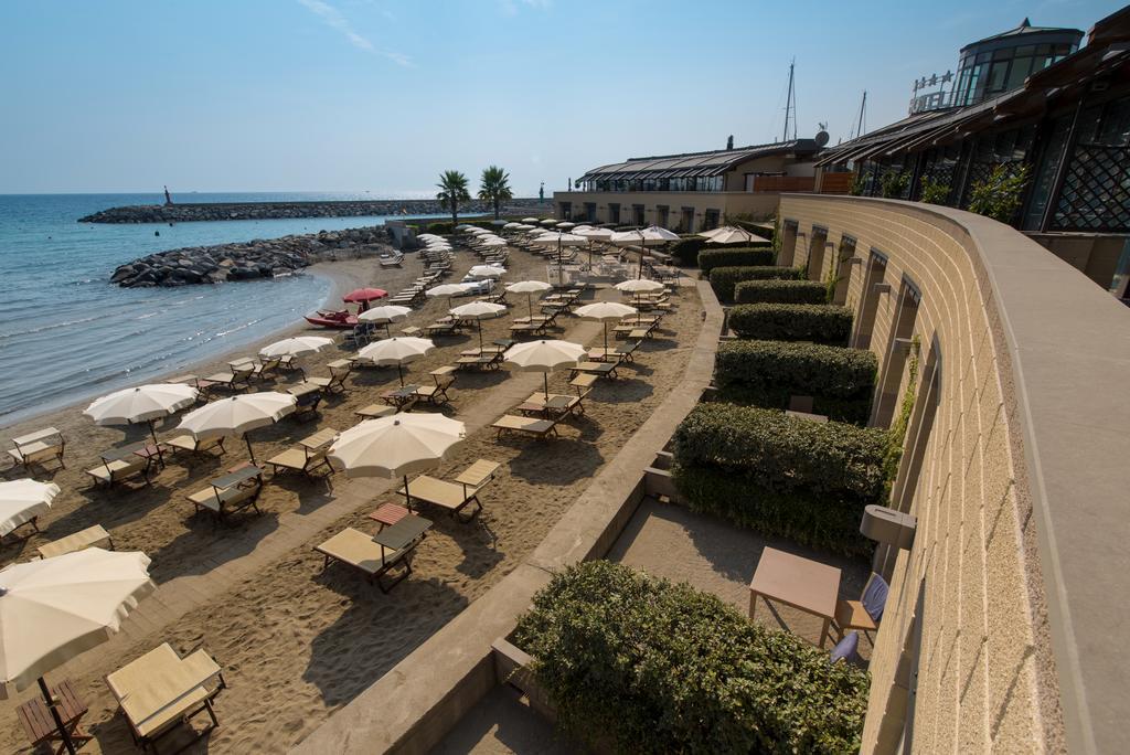 Hotel Riviera Dei Fiori San Lorenzo al Mare Eksteriør billede