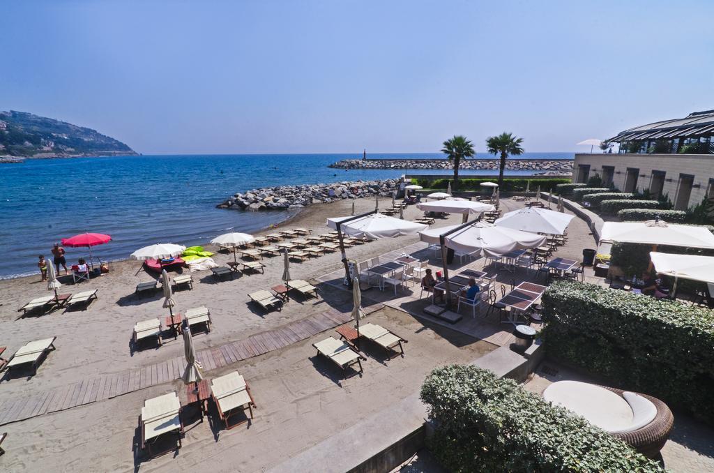 Hotel Riviera Dei Fiori San Lorenzo al Mare Eksteriør billede
