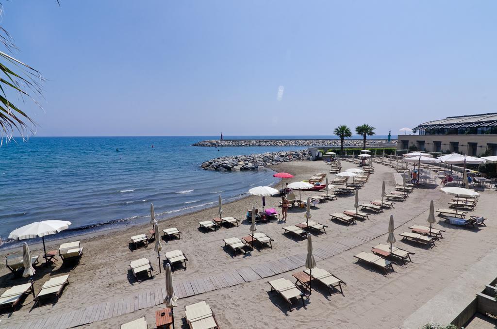 Hotel Riviera Dei Fiori San Lorenzo al Mare Eksteriør billede
