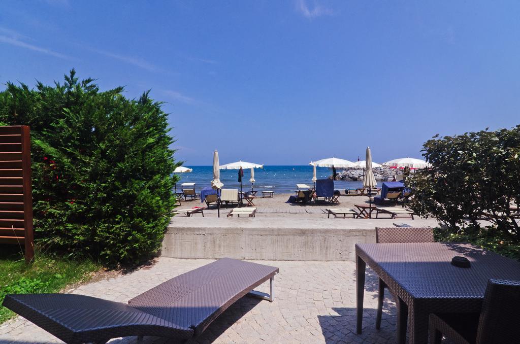 Hotel Riviera Dei Fiori San Lorenzo al Mare Eksteriør billede