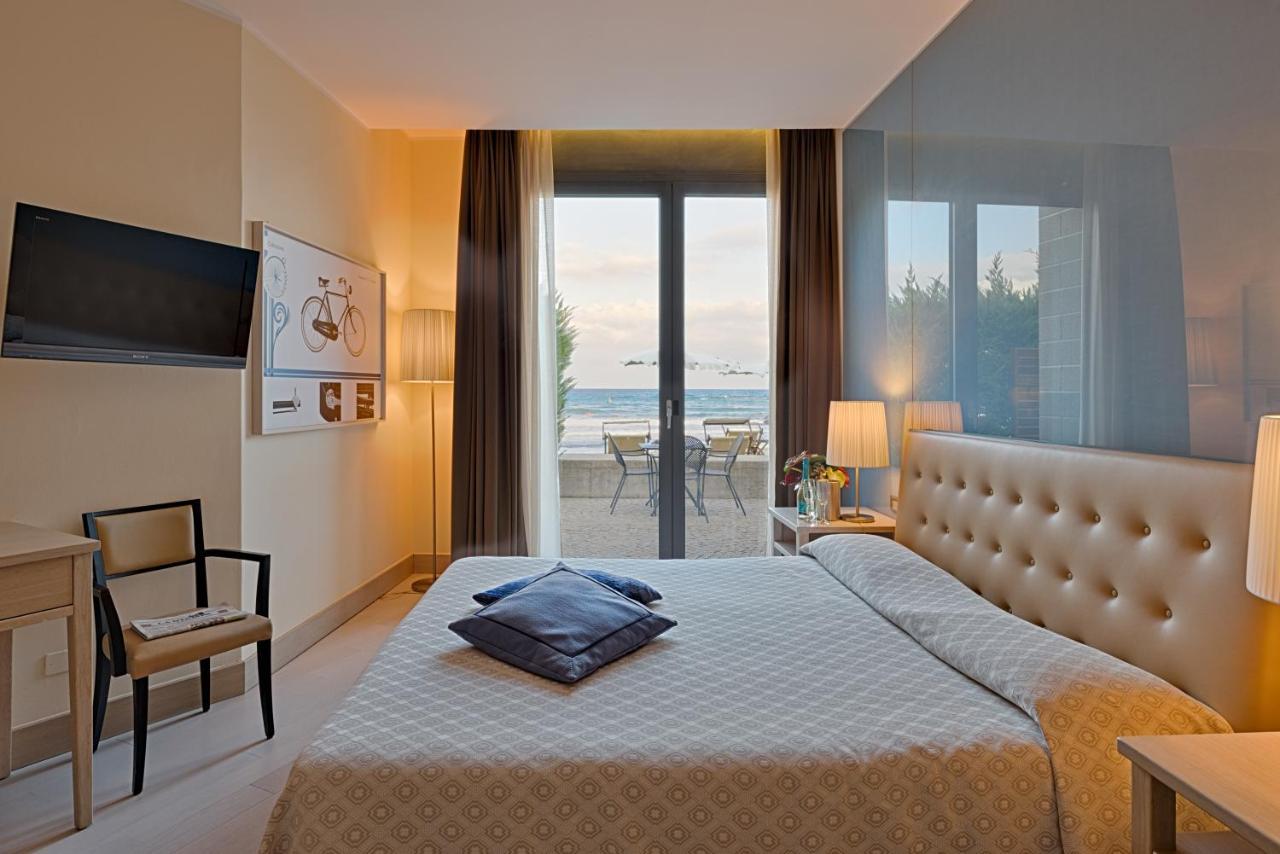 Hotel Riviera Dei Fiori San Lorenzo al Mare Eksteriør billede