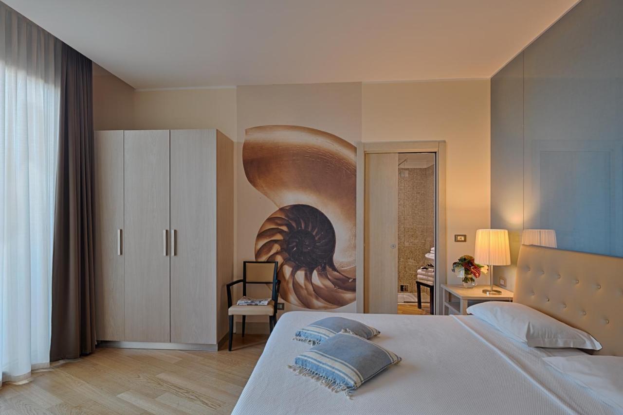Hotel Riviera Dei Fiori San Lorenzo al Mare Eksteriør billede