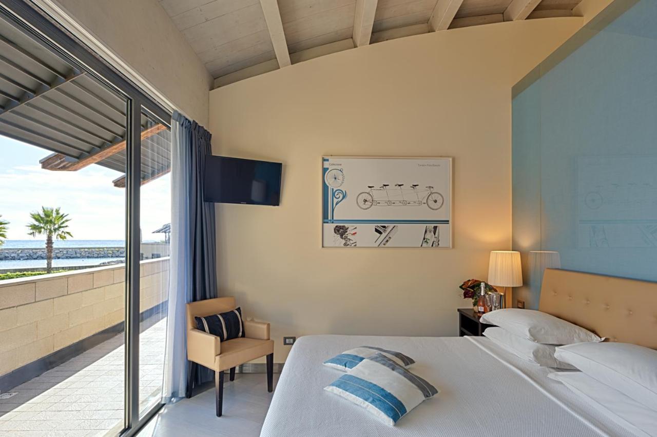 Hotel Riviera Dei Fiori San Lorenzo al Mare Eksteriør billede