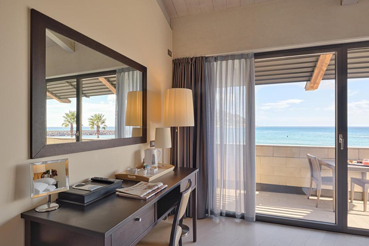 Hotel Riviera Dei Fiori San Lorenzo al Mare Eksteriør billede